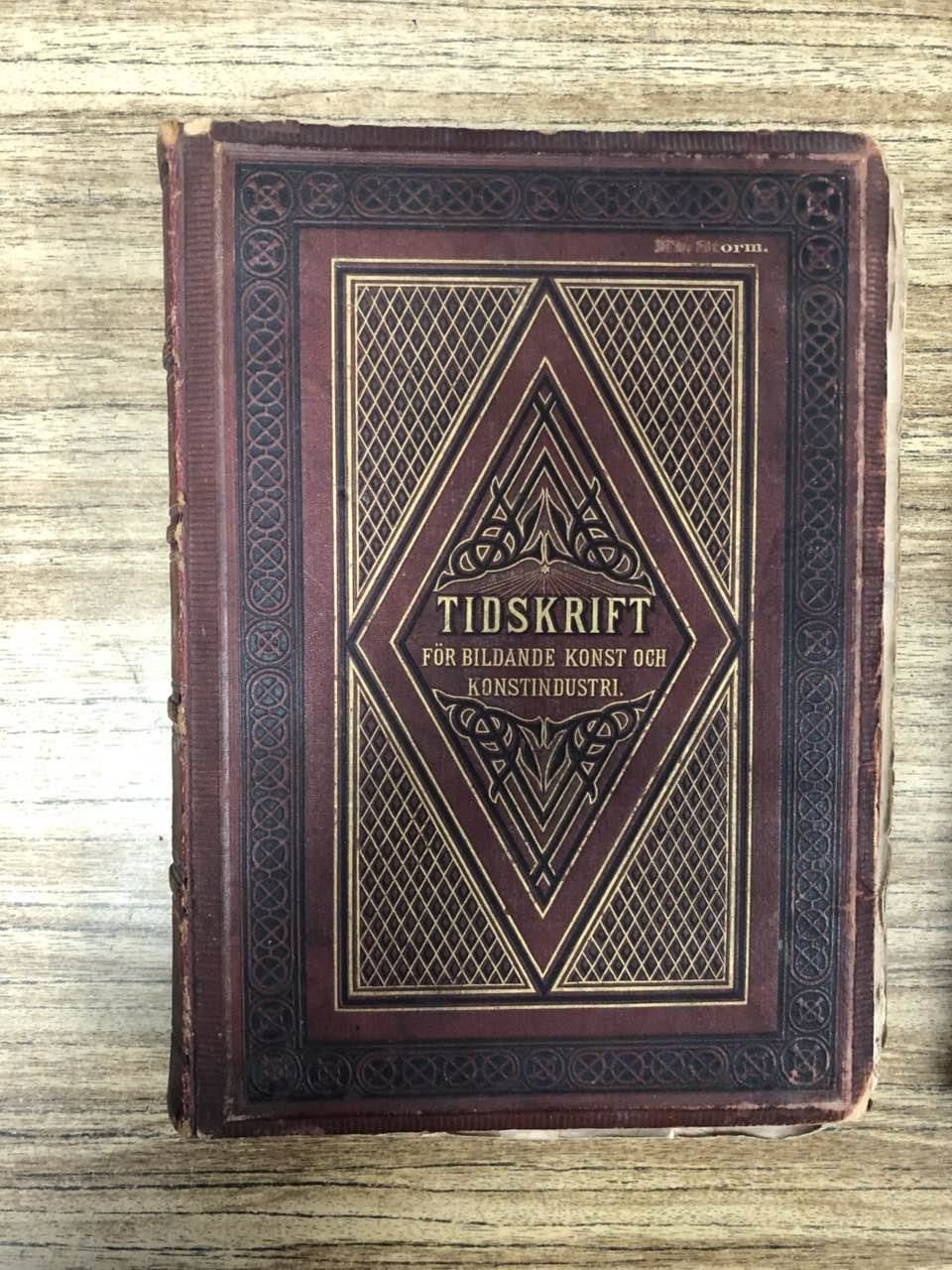 Гражданке Молдовы грозит до 8 лет тюрьмы за сокрытие двух книг