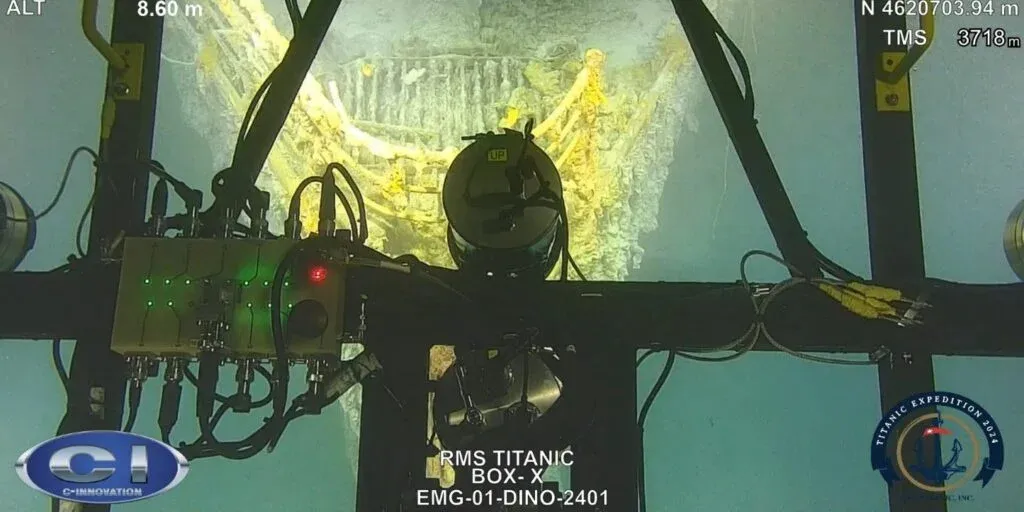 Noi fotografii cu Titanic, făcute publice: Legendara navă și-a pierdut o parte din provă
