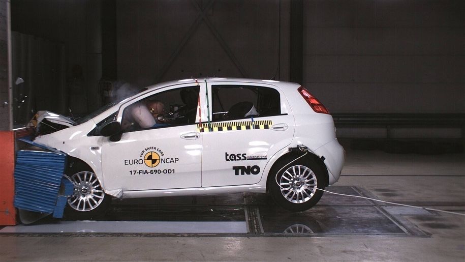 Специалисты назвали самый опасный автомобиль за всю историю‍