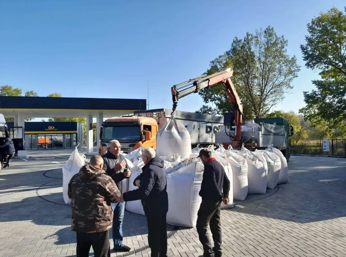 Fermierii din raioanele grav afectate de secetă au început să primească gratuit semințe de grâu de toamnă