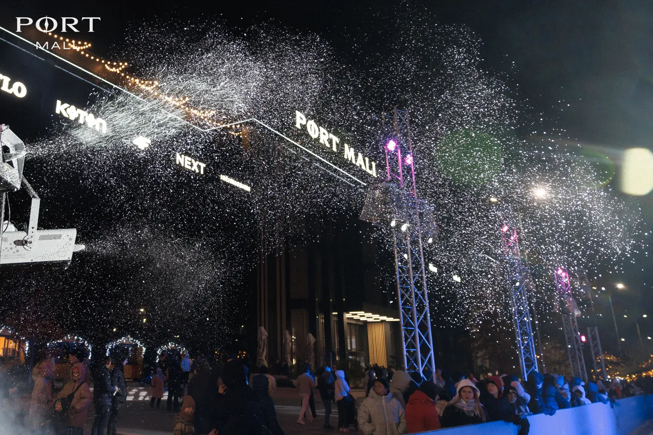 На парковке Port Mall открылся крупнейшии каток в стране