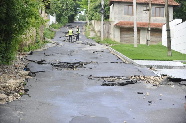 Strazile din capitala exact ca in filmele "3D" despre razboi