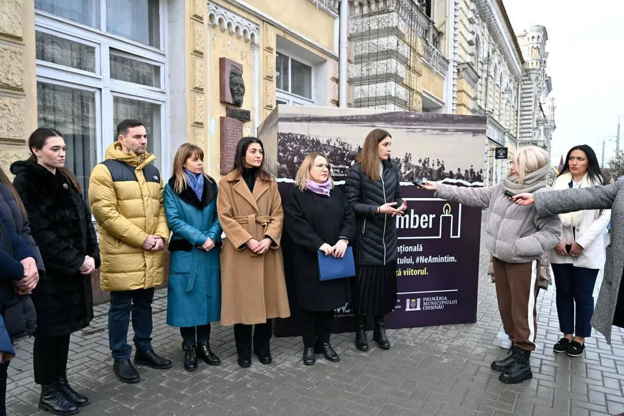 Перед примэрией Кишинева установлена трехмерная инсталляция „Мы помним”