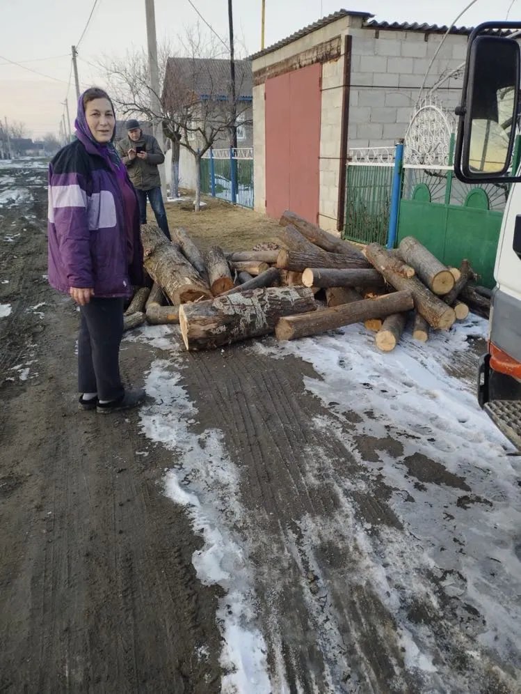 Дрова, закупленные в Румынии, распределили по более чем 700 домохозяйствам