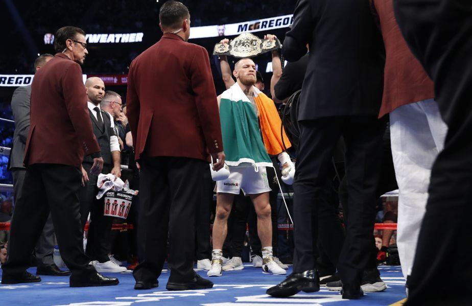 Meciul secolului: Mayweather l-a spulberat pe McGregor. Mult circ, mulți bani, box mai puțin