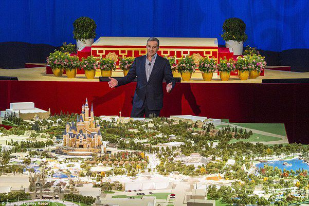Disneyland Shanghai se deschide astăzi în China. Noul parc de distracții de peste 5 miliarde de dolari