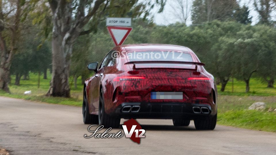 Появились фото конкурента «Панамеры» от Mercedes-AMG