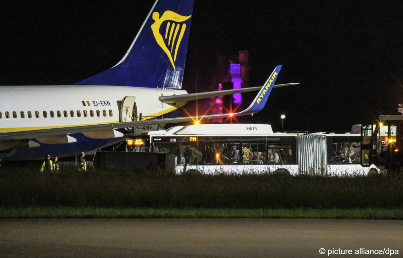 Un avion Ryanair a intrat în turbulențe și a aterizat de urgență în Bavaria: Nouă persoane, rănite