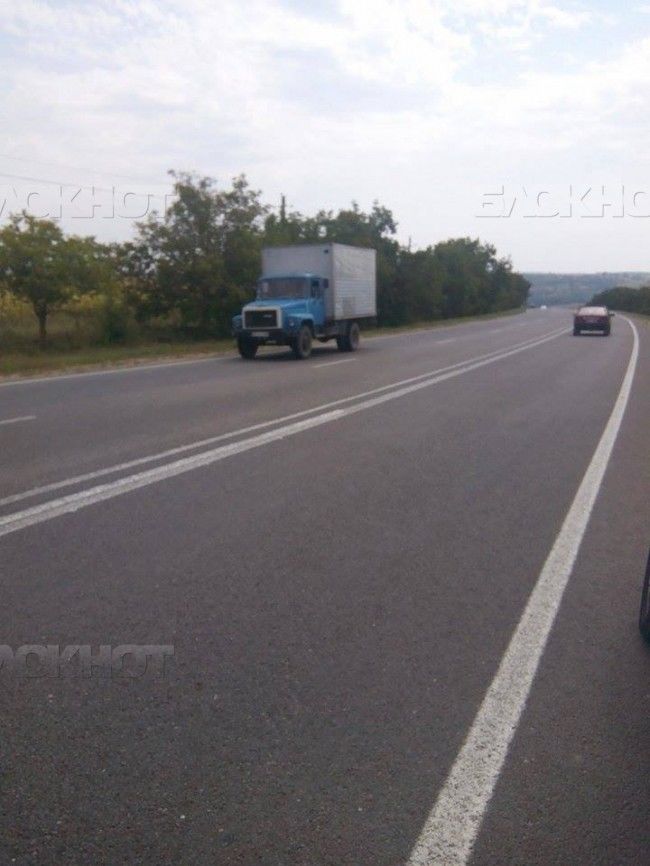 На трассе Оргеев-Резина нарисовали "тройную сплошную" линию