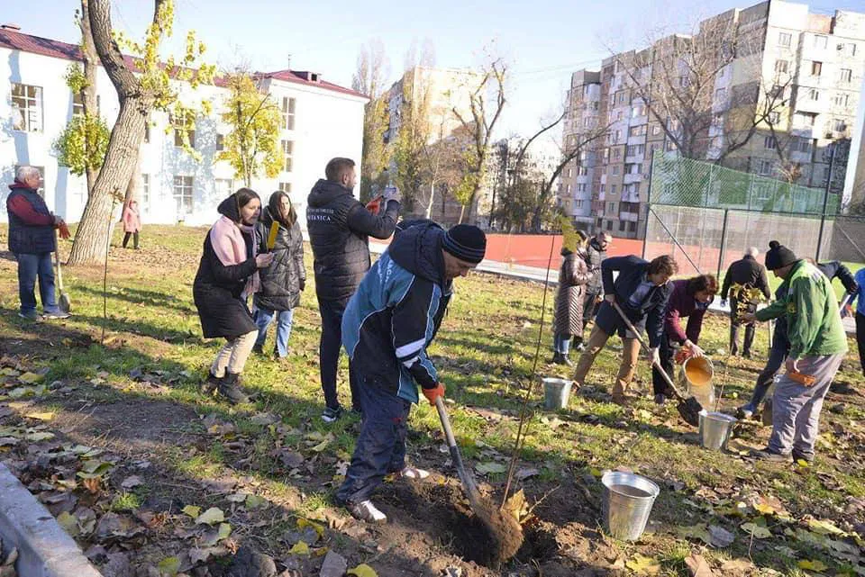 В столице высадили более 4000 деревьев и кустарников