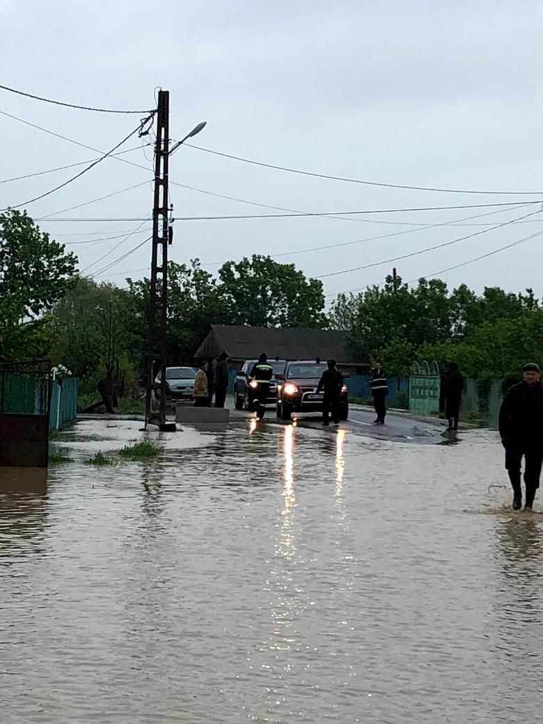 В Румынии 15 000 спасателей борются с последствиями непогоды