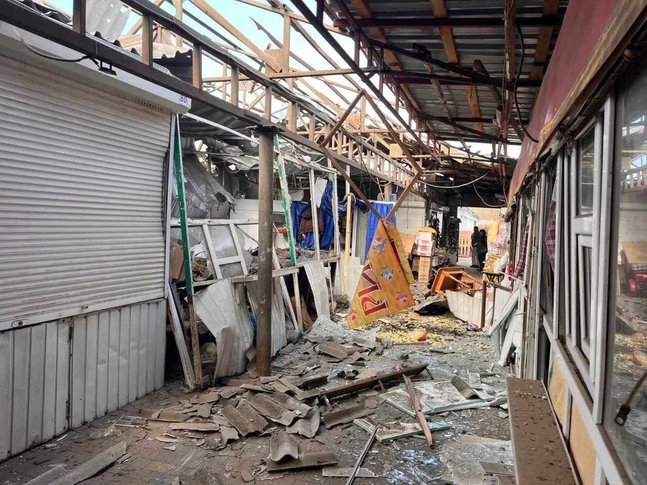 Россия нанесла удар по рынку в Никополе: погибли пять человек