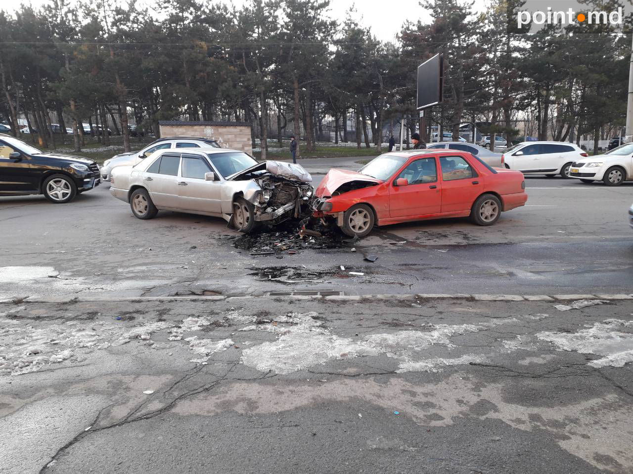 В результате  ДТП в столице два автомобиля превратились в груду металлолома