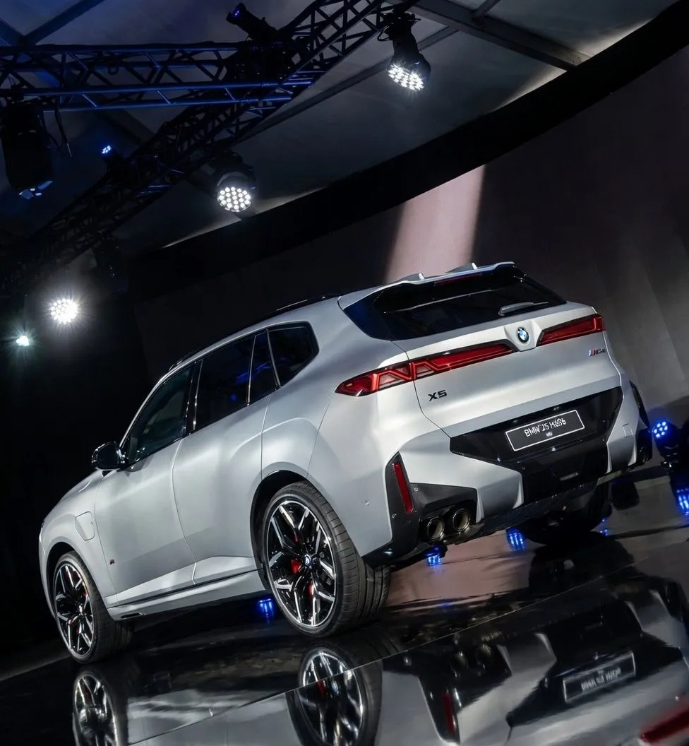 Новый BMW X5 сняли без камуфляжа: машину не узнать