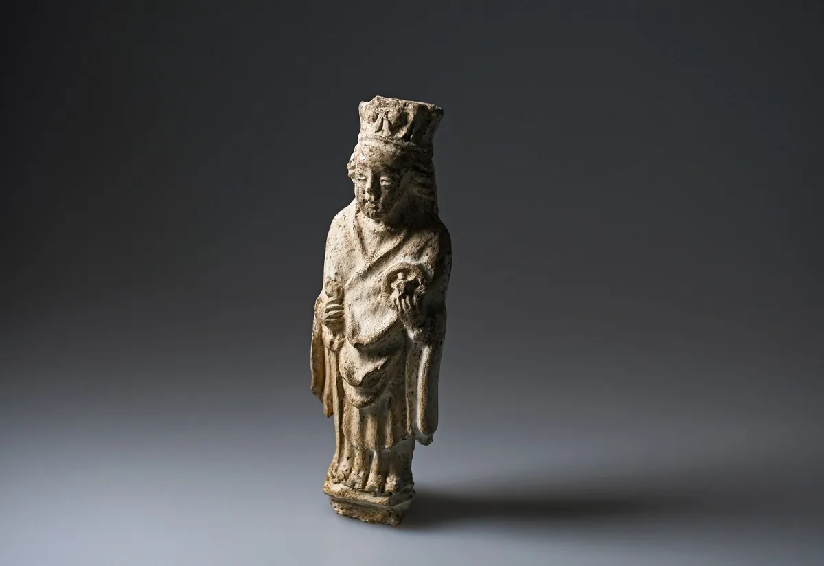 Aproximativ 200 de statuete cu moaște de sfinți, găsite în cea mai veche piață din Berlin