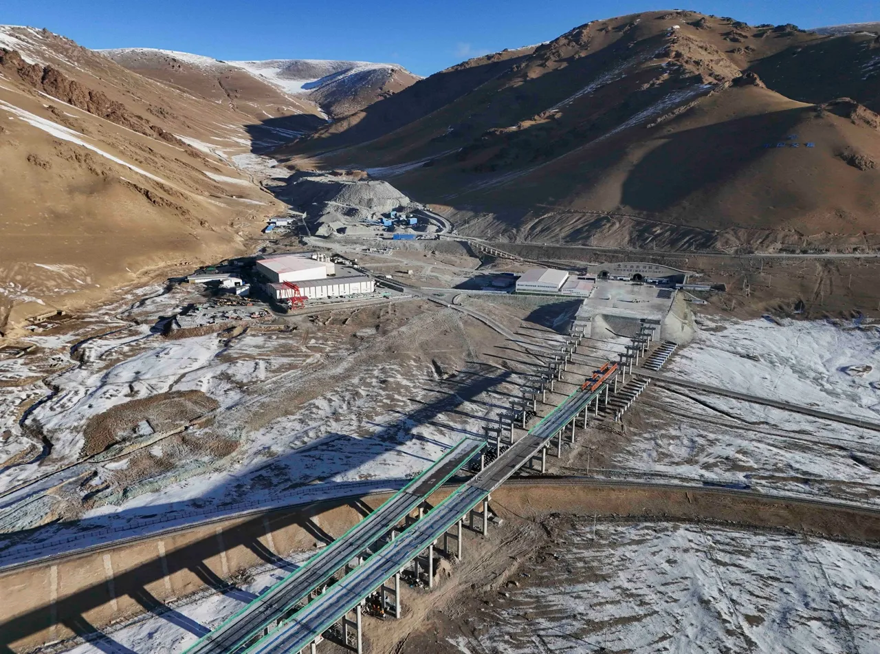 China va deschide cel mai lung tunel de autostradă din lume la sfârșitul anului