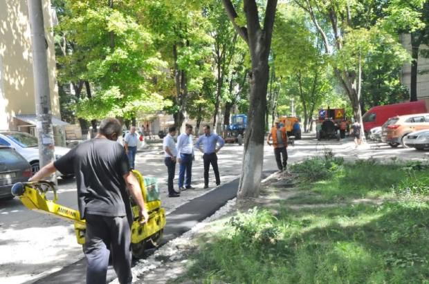 В одном из микрорайонов на Рышкановке появятся тротуары и уличное освещение