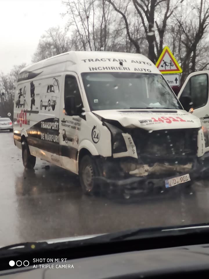 В столице произошла авария с участием трех автомобилей