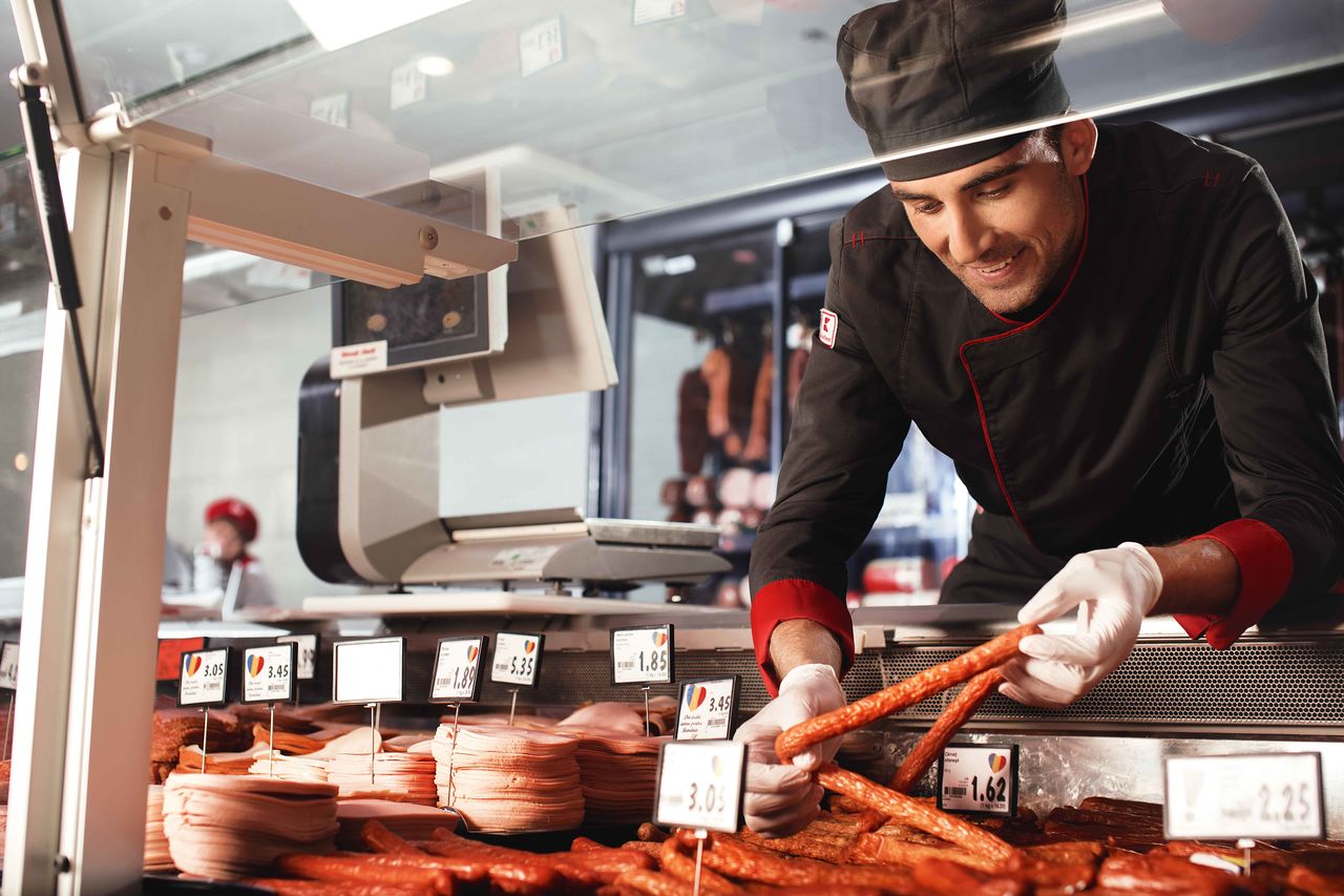 Kaufland предоставляет сотрудникам оплачиваемые выходные, талоны на питание и абонементы в спортзал ®
