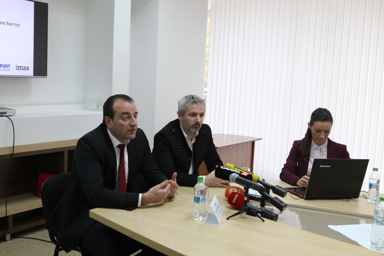 IMAS: 80% din călători sunt mulţumiţi de schimbările pozitive de pe aeroportul internaţional Chişinău