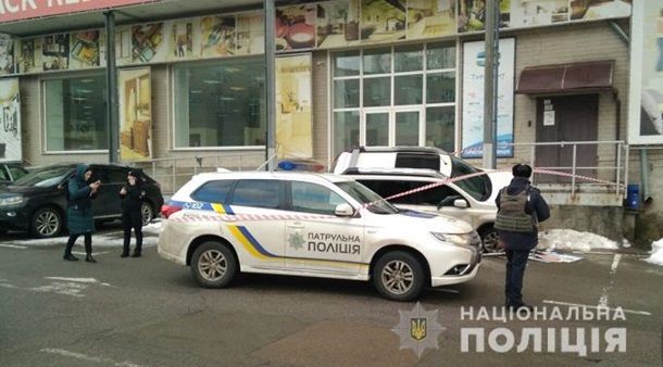 В Киеве неизвестные со стрельбой ограбили авто