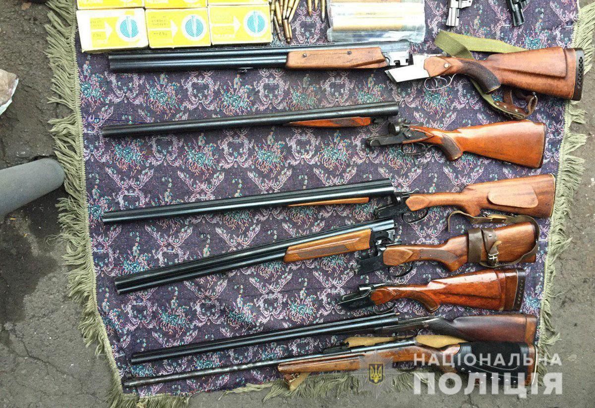 На Донбассе у пенсионера изъяли 17 единиц оружия