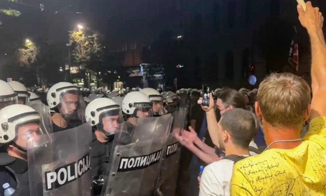 Протесты в Белграде завершились столкновениями с полицией