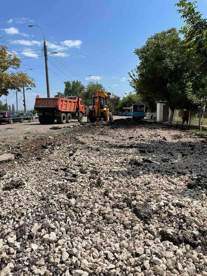 Началось обустройство остановки общественного транспорта на Гренобля