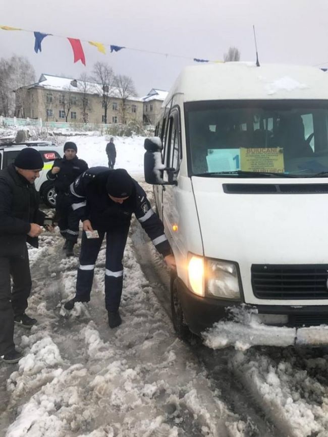 С маршрута сняты пять микроавтобусов из-за отсутствия зимних шин