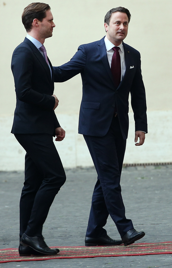 Soțul premierului gay al Luxemburgului, la poza de grup cu Primele Doamne