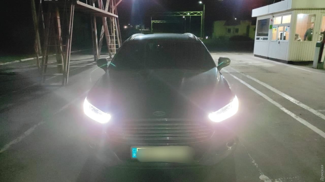 Одесские пограничники остановили на границе с Приднестровьем угнанный автомобиль