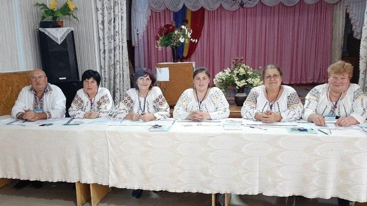В селе Инешты члены ЦИК вышли на работу в национальных костюмах