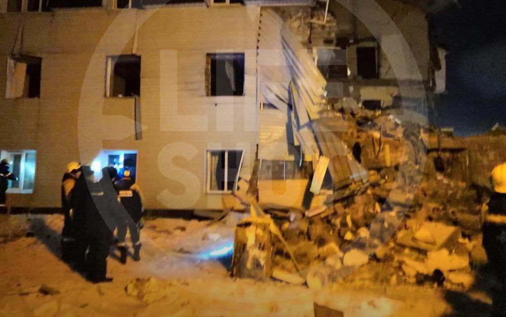 В Красноярске после взрыва обрушился жилой дом