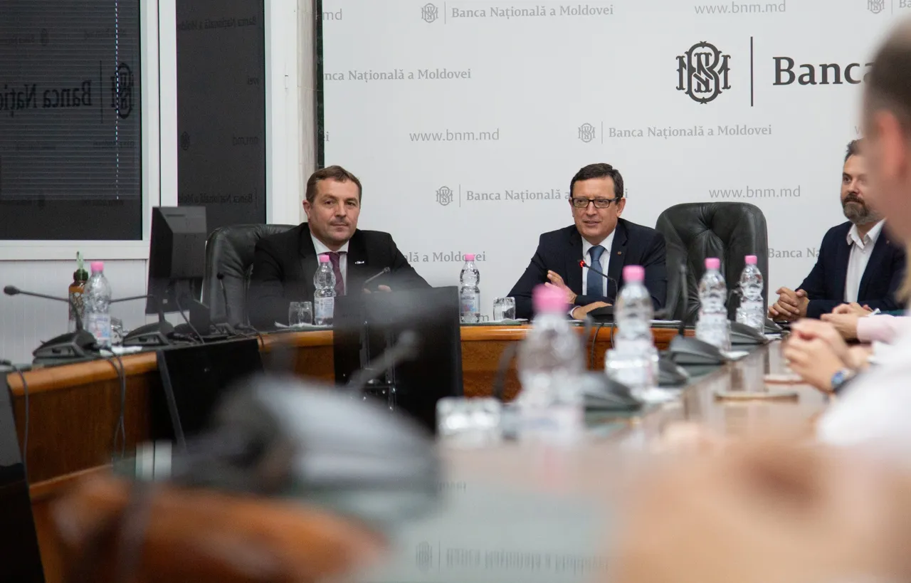 Нацбанк дал старт второму выпуску "Школы современных финансов"
