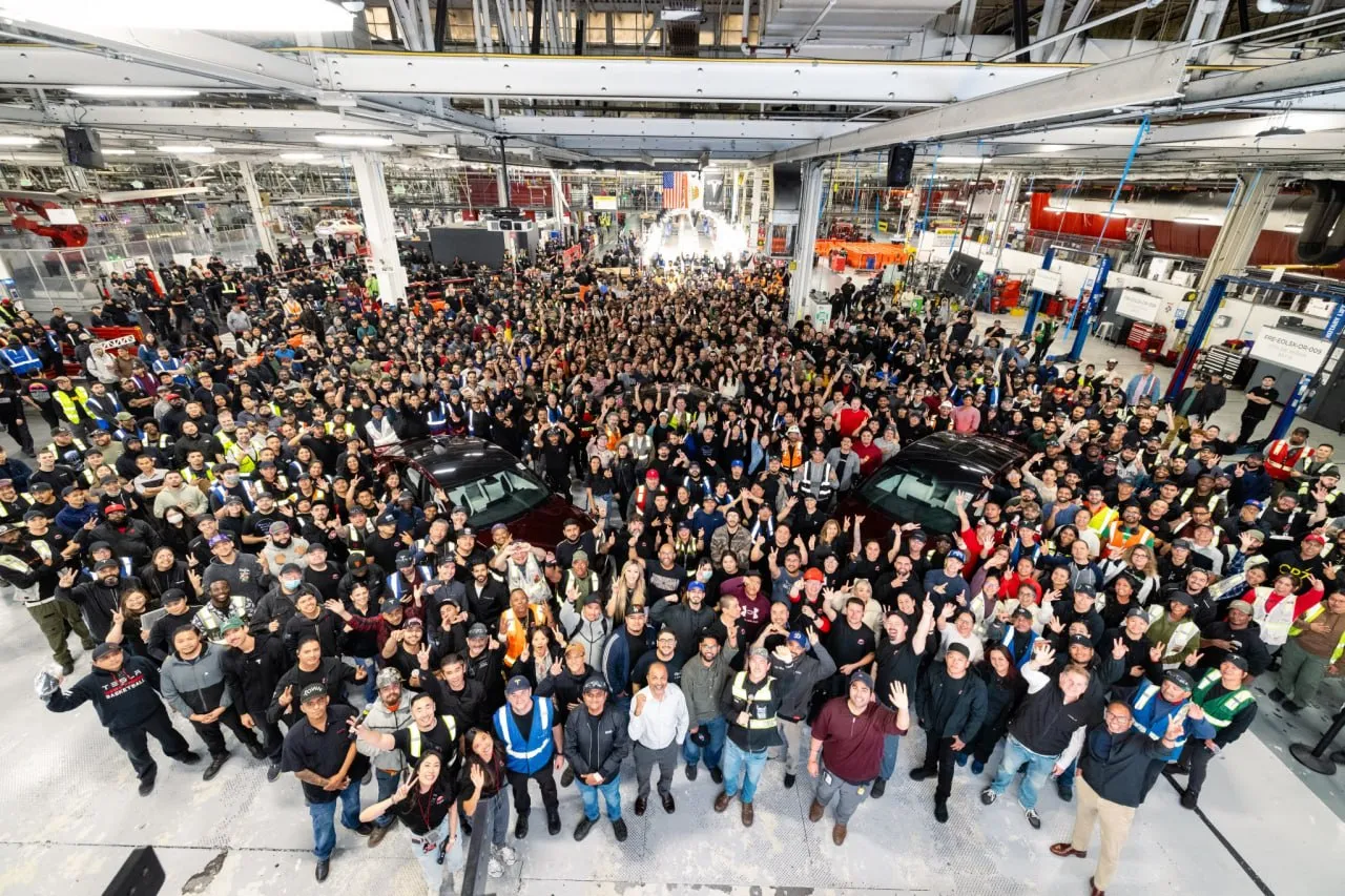 Tesla a încetat producția automobilelor electrice Model S și Model X