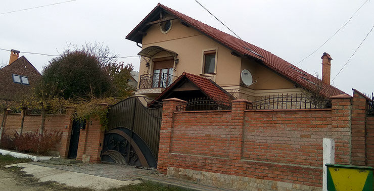 CNA, fabrică de lux şi milionari pe banii rudelor
