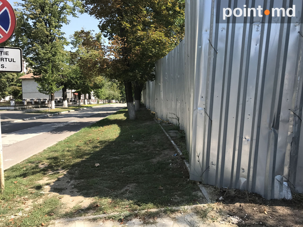 Curtea lui Dodon, micșorată: Gardul, mutat cu câțiva metri în interior