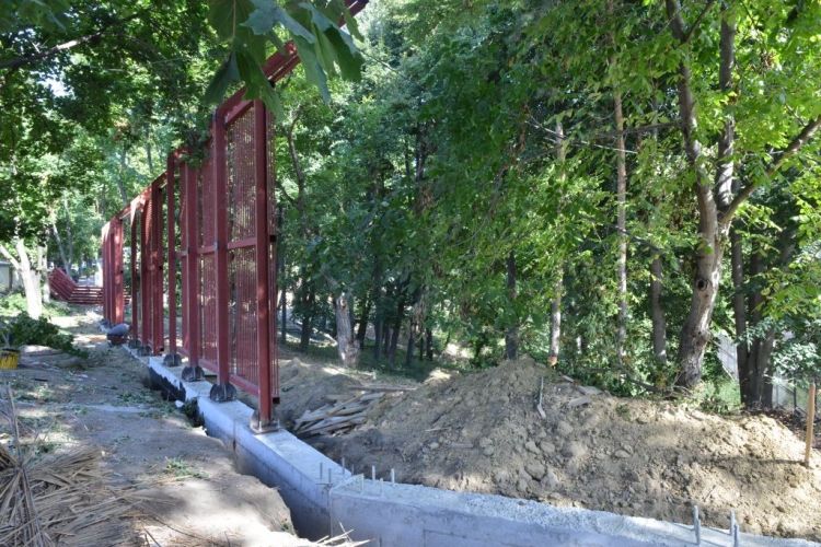 В Зоопарке ведутся работы по строительству вольера для медведей
