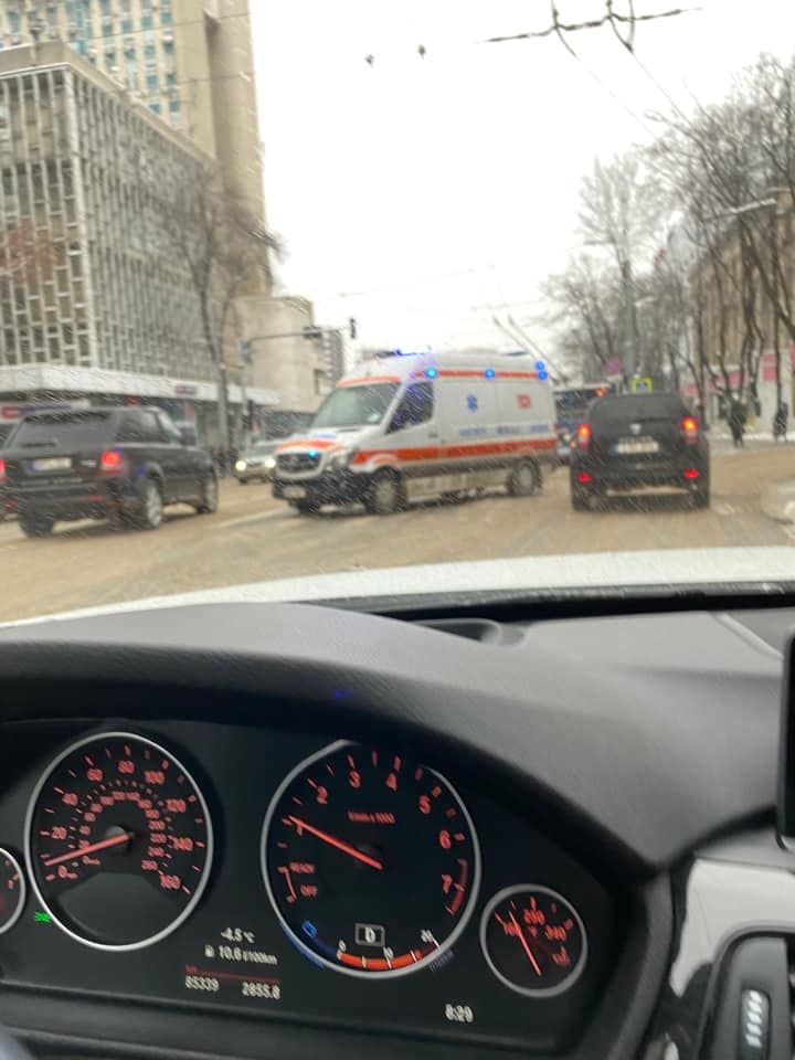В центре Кишинева произошло ДТП с участием машины скорой помощи