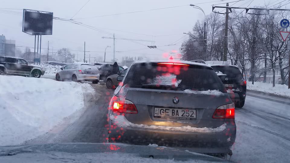 Carambol în sectorul Râşcani. S-au ciocnit trei maşini