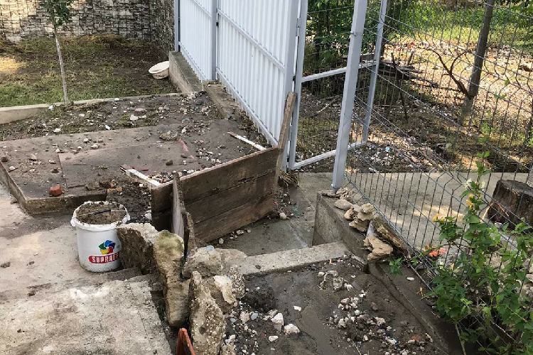 Потоки воды уничтожили сад жительницы Чимишлии