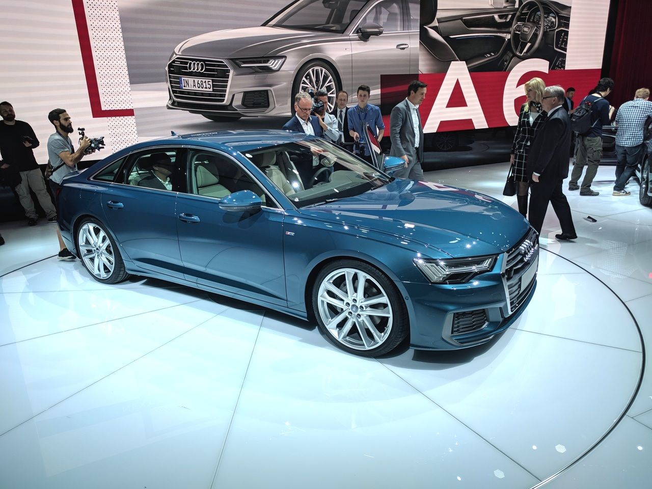 Audi представила в Женеве новую A6