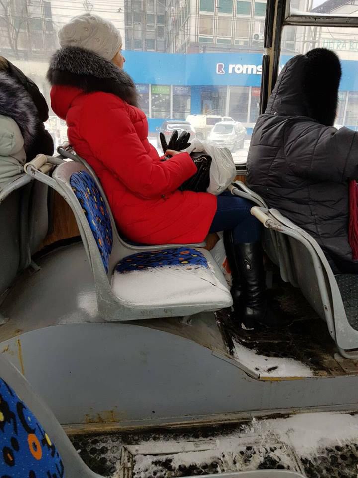 Imaginea zilei. Iarna a pătruns și în troleibuze: Poza, surprinsă de un călător