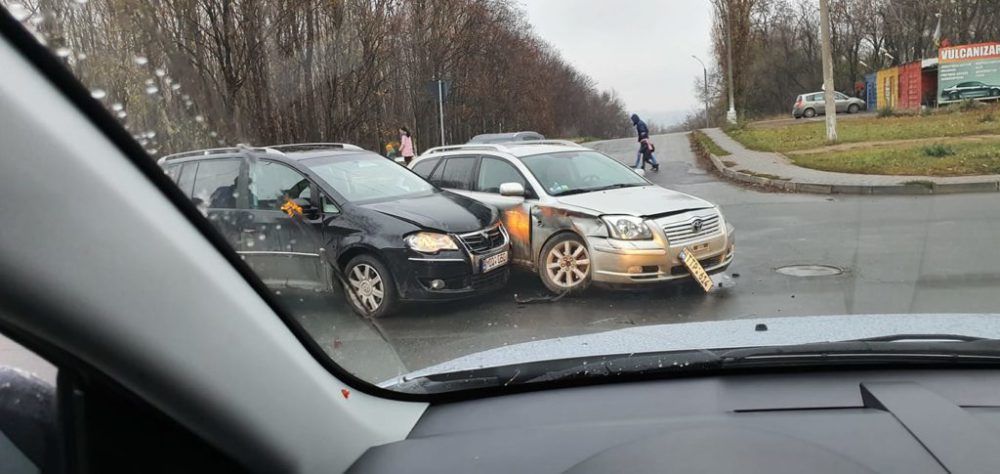 На Буюканах столкнулись два легковых авто