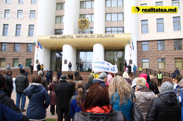 Патентообладатели протестовали у правительства и парламента