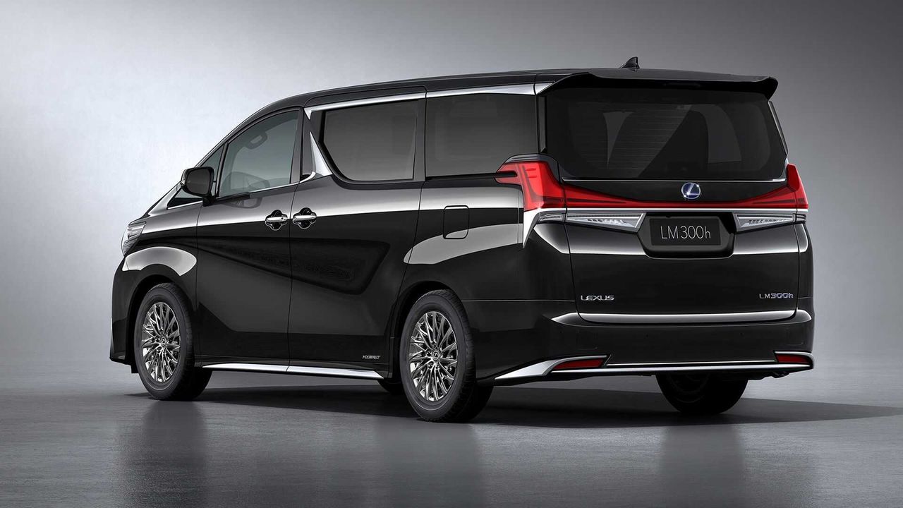 Lexus показал первый в своей истории минивэн