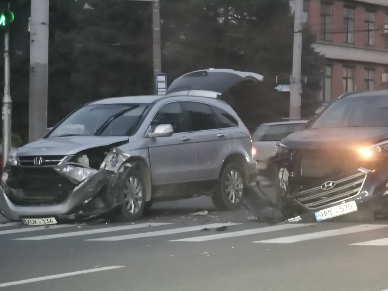 В Кишиневе работник автомойки решил покататься и разбил чужой Lexus