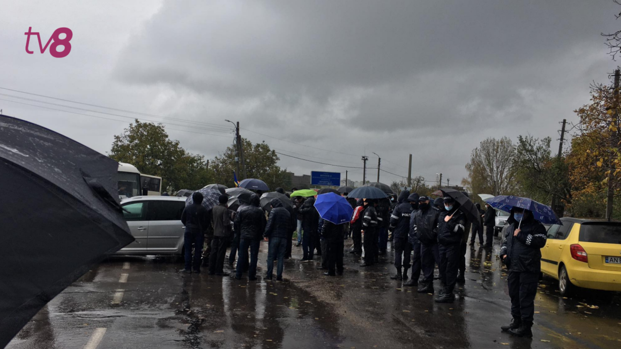 В Варнице заблокировали проезд транспорта из Бендер