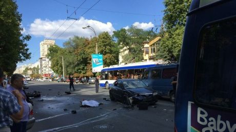 Grav accident în Capitală. Un motociclist, lovit mortal