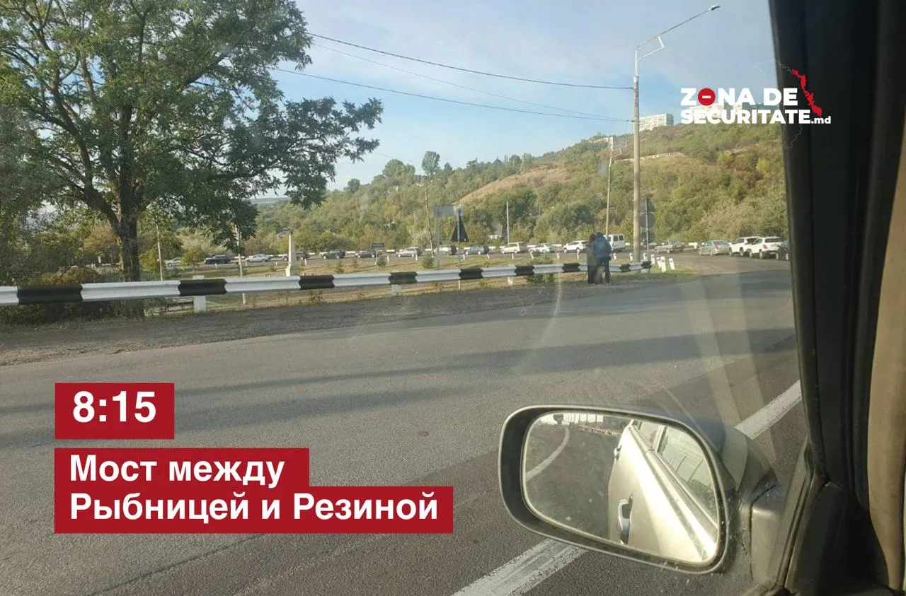 Coadă de mașini pe podul dintre Râbnița și Rezina
